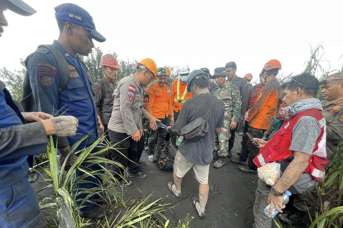2 Jasad WN Singapura Ditemukan Berpelukan di Gunung Dukono