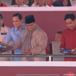 Prabowo-Gibran Tersenyum Dapat MBG di Karnaval Nusantara
